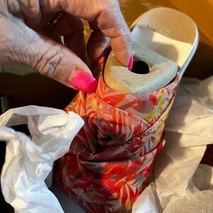 Womens size 7 1/2 life stride Orange Floral Slide Sandals new